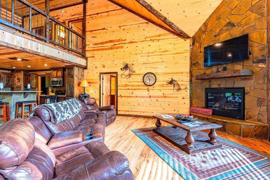 Iron Horse Lodge Sleeps 18, Games, Fire Pit, Hot Tub, Ev, More Broken Bow Exterior foto