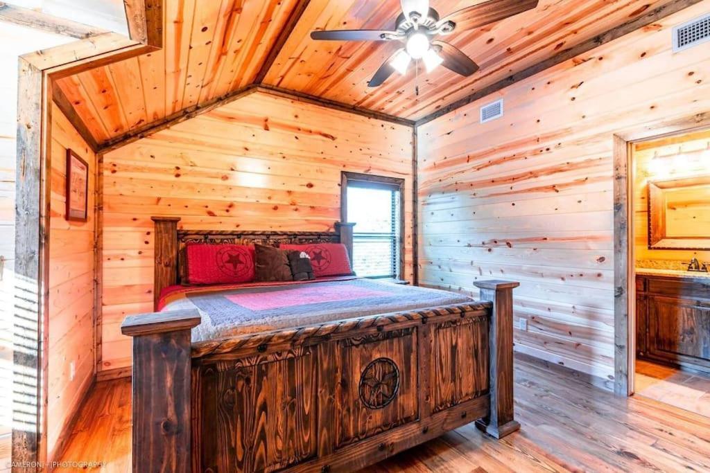 Iron Horse Lodge Sleeps 18, Games, Fire Pit, Hot Tub, Ev, More Broken Bow Exterior foto