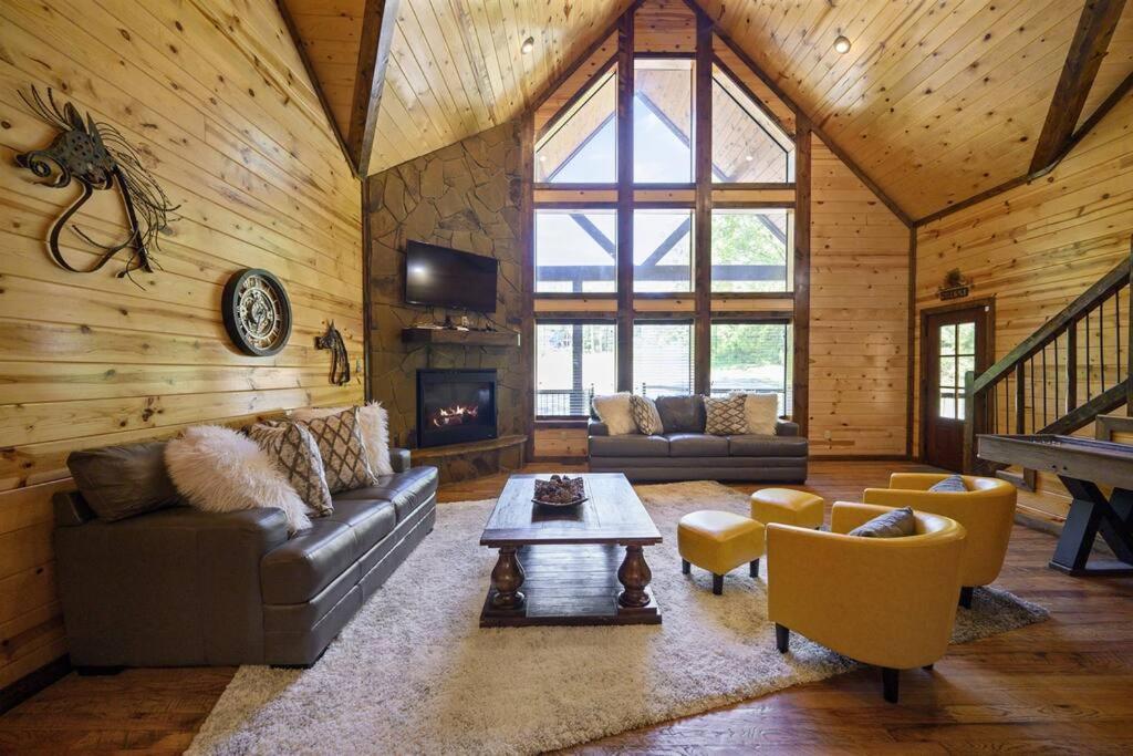 Iron Horse Lodge Sleeps 18, Games, Fire Pit, Hot Tub, Ev, More Broken Bow Exterior foto